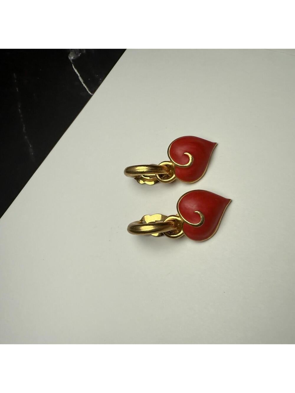 Edgar Berebi Red Matte Enamel Heart Dangle Hoop Earrings Clip-on Gold Tone - Picture 11 of 12
